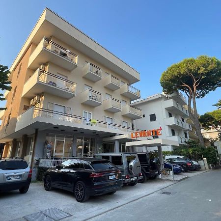 Hotel Levante Convenzionato Aquafan E Oltremare Riccione Exterior foto