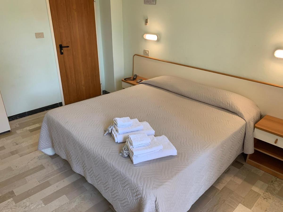 Hotel Levante Convenzionato Oltremare E Italia In Miniatura Riccione Exterior foto