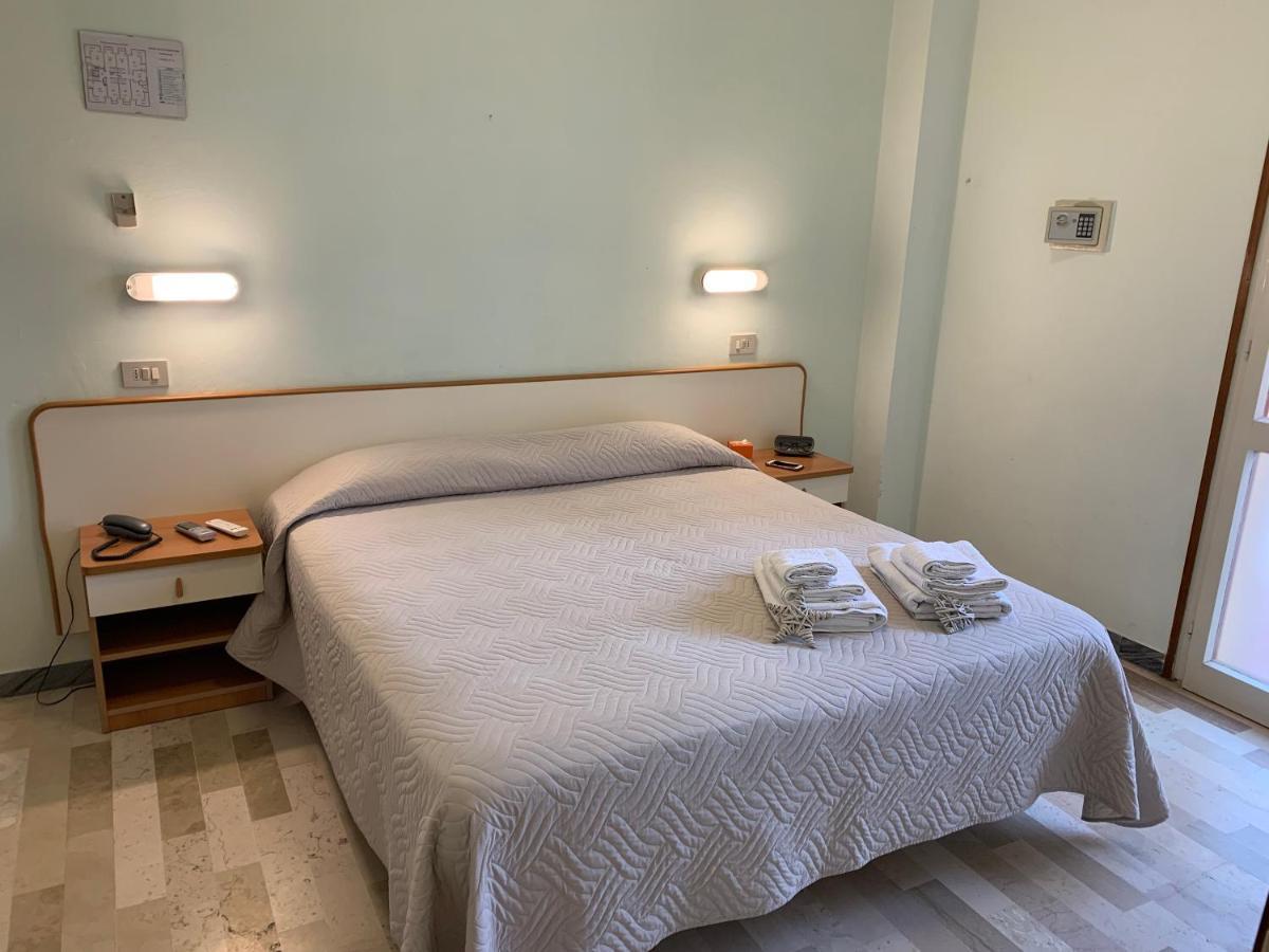 Hotel Levante Convenzionato Oltremare E Italia In Miniatura Riccione Exterior foto