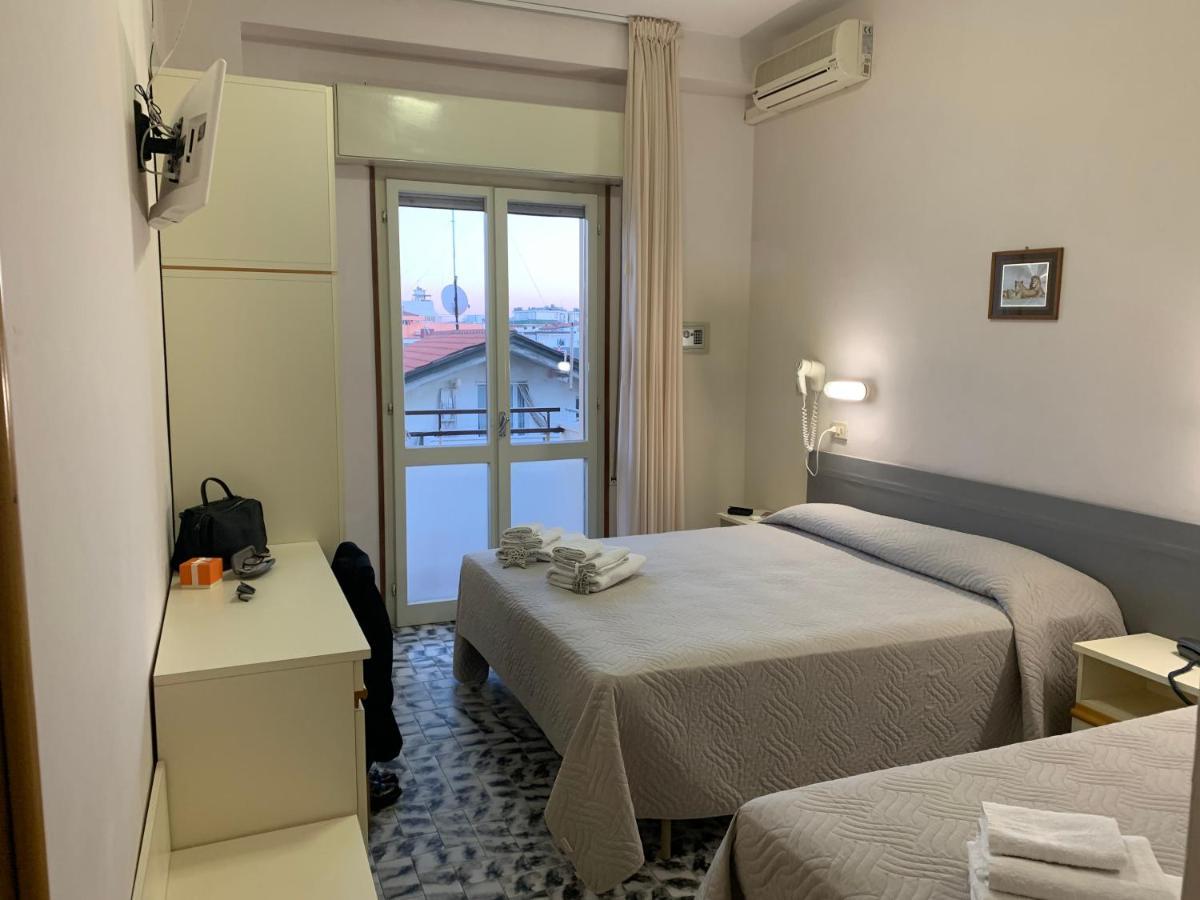 Hotel Levante Convenzionato Oltremare E Italia In Miniatura Riccione Exterior foto