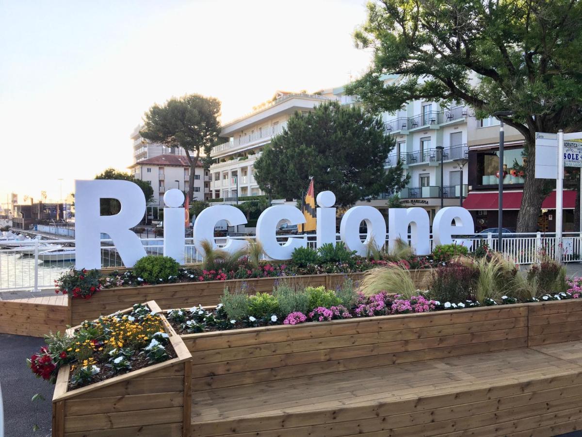 Hotel Levante Convenzionato Aquafan E Oltremare Riccione Exterior foto